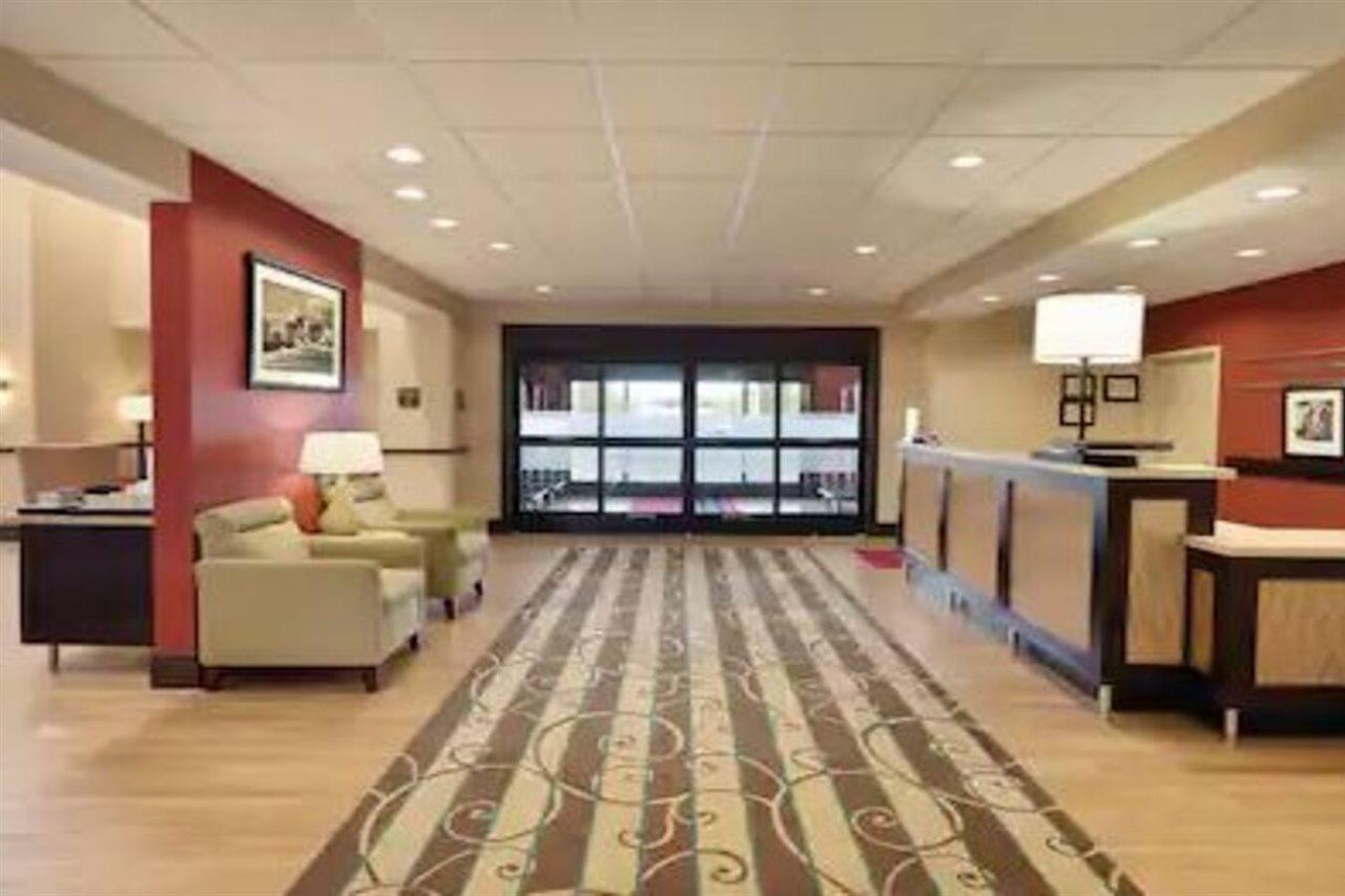 Hampton Inn & Suites Philadelphia Montgomeryville North Wales Exterior photo
