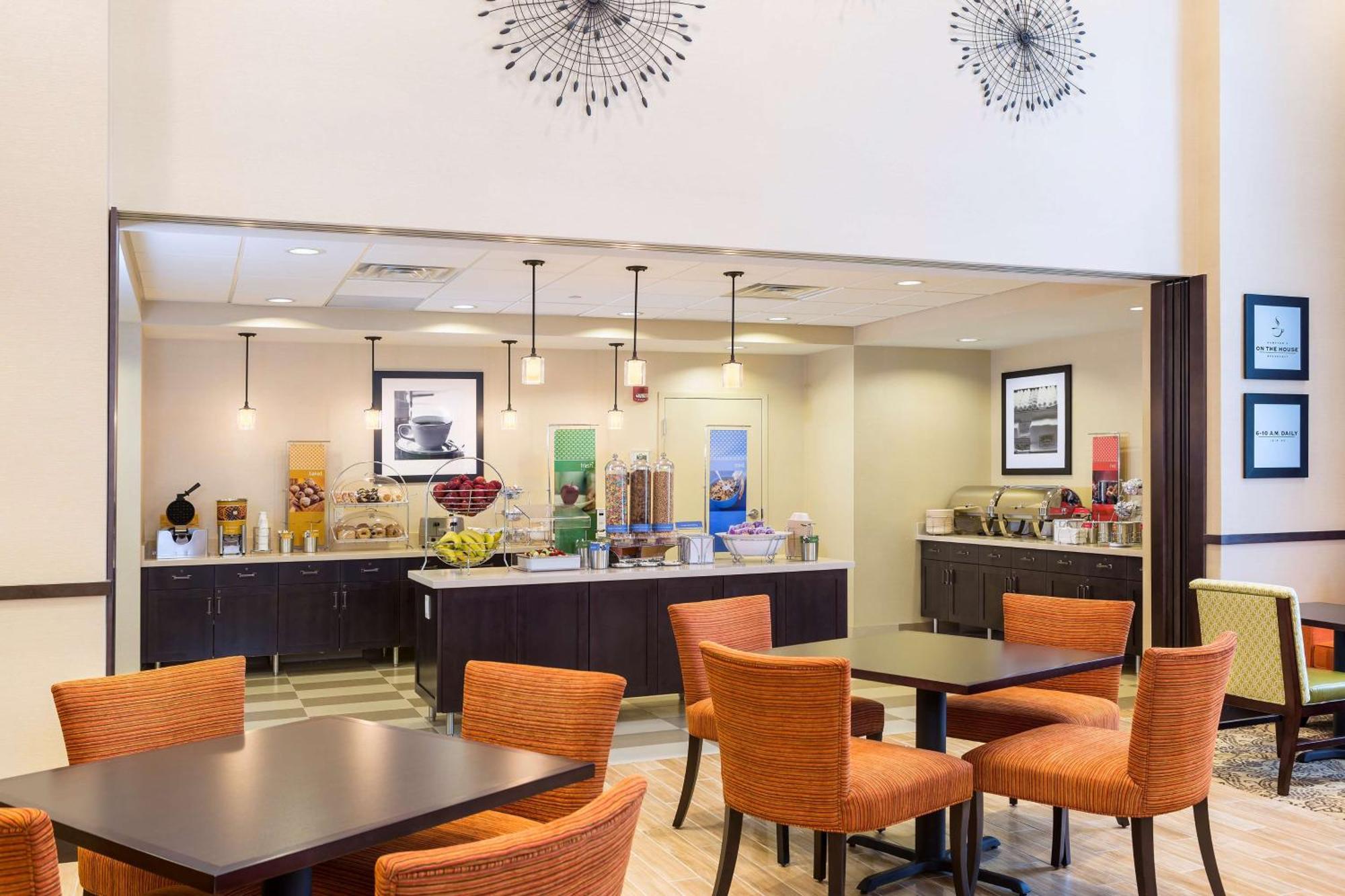Hampton Inn & Suites Philadelphia Montgomeryville North Wales Exterior photo